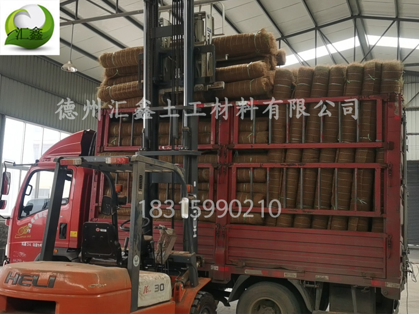 河南張總訂購了6900平方米椰絲毯正在發(fā)貨(圖1)
